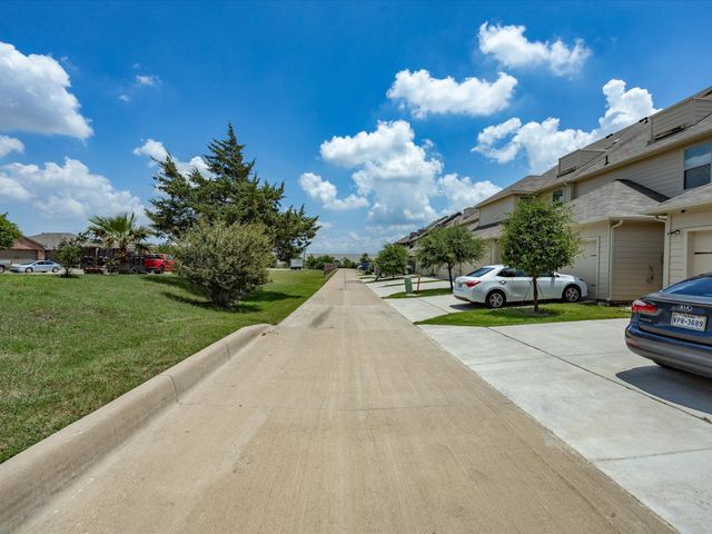 420 Milverton Drive, Fort Worth, TX 76036