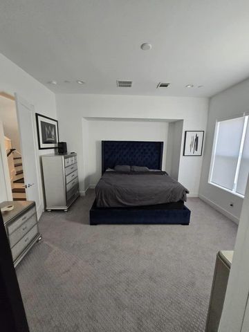 5866 E Post Oak Lane, Houston, TX 77055