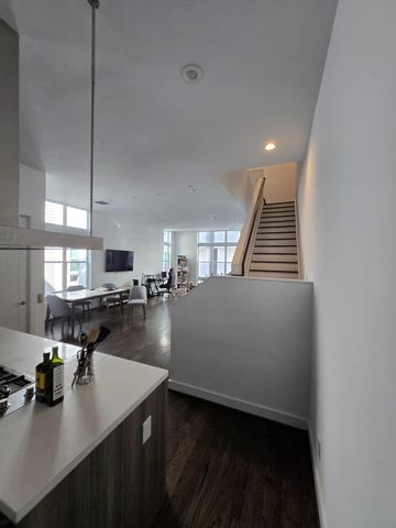 5866 E Post Oak Lane, Houston, TX 77055