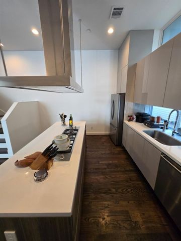 5866 E Post Oak Lane, Houston, TX 77055