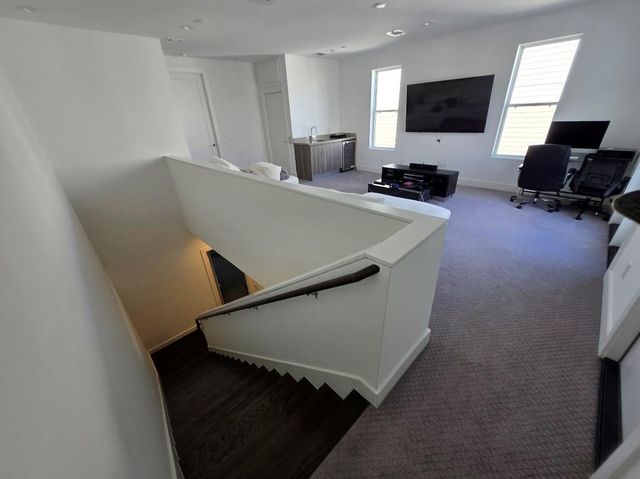 5866 E Post Oak Lane, Houston, TX 77055