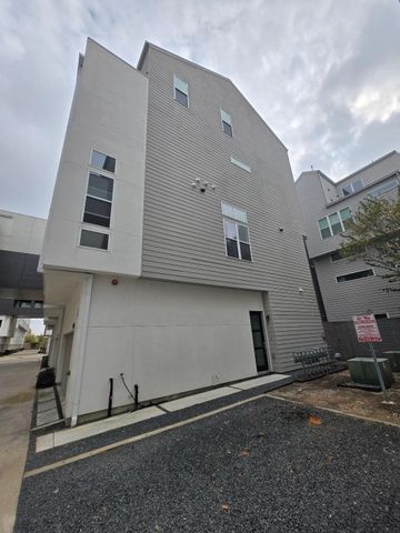 5866 E Post Oak Lane, Houston, TX 77055