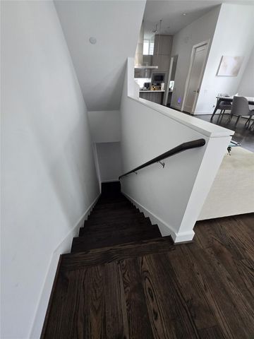 5866 E Post Oak Lane, Houston, TX 77055