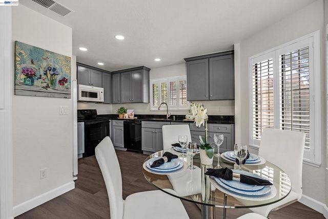 5012 Lakeview Dr 200, San Ramon, CA 94582