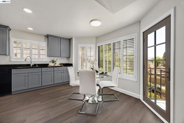 5012 Lakeview Dr 200, San Ramon, CA 94582