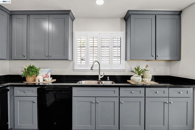 5012 Lakeview Dr 200, San Ramon, CA 94582