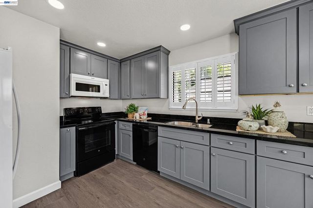 5012 Lakeview Dr 200, San Ramon, CA 94582