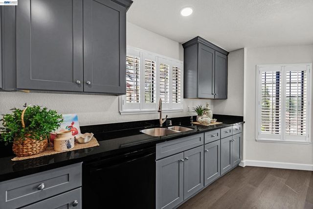 5012 Lakeview Dr 200, San Ramon, CA 94582