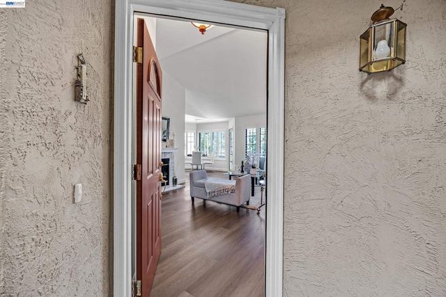 5012 Lakeview Dr 200, San Ramon, CA 94582