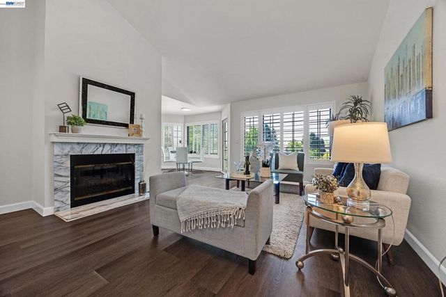 5012 Lakeview Dr 200, San Ramon, CA 94582