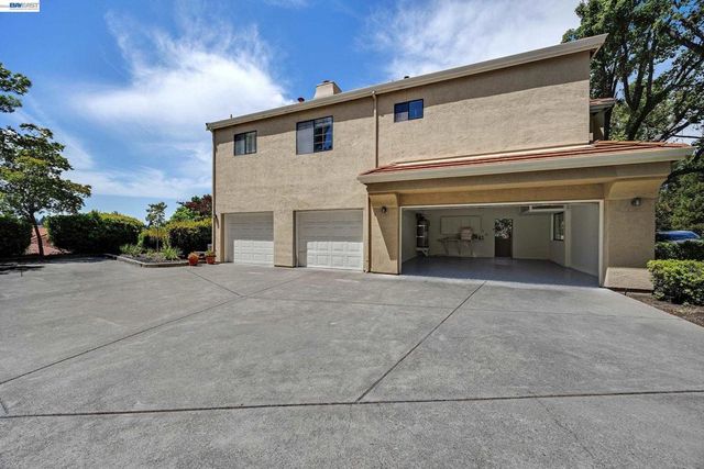 5012 Lakeview Dr 200, San Ramon, CA 94582