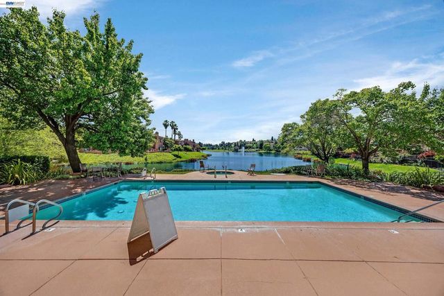 5012 Lakeview Dr 200, San Ramon, CA 94582