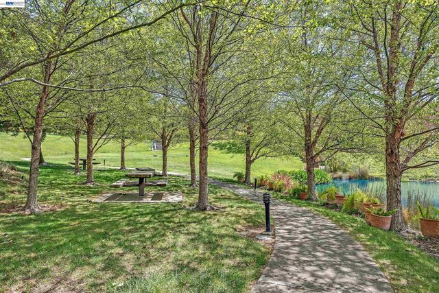 5012 Lakeview Dr 200, San Ramon, CA 94582