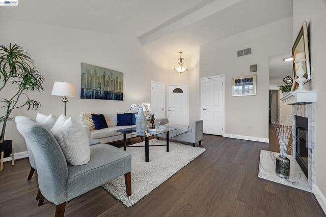 5012 Lakeview Dr 200, San Ramon, CA 94582