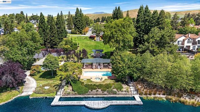 5012 Lakeview Dr 200, San Ramon, CA 94582