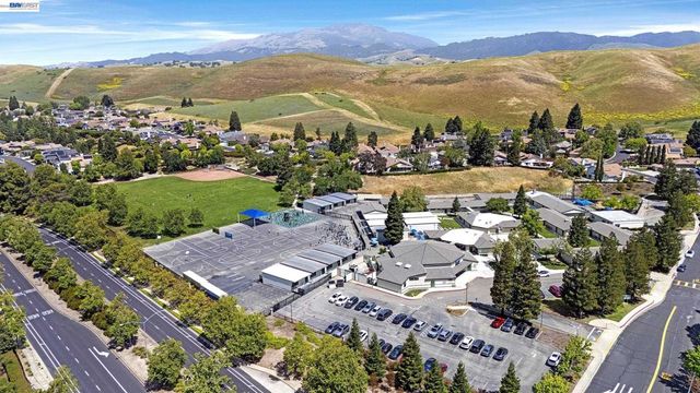 5012 Lakeview Dr 200, San Ramon, CA 94582