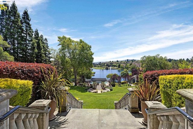 5012 Lakeview Dr 200, San Ramon, CA 94582