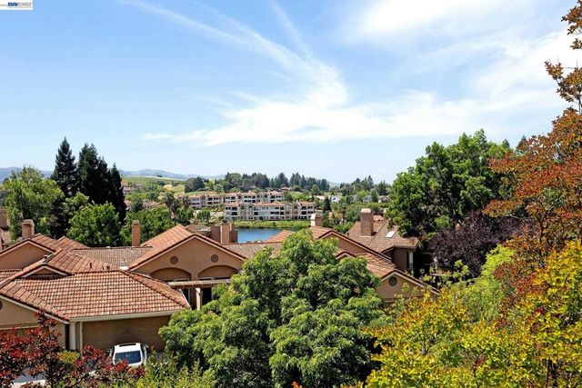 5012 Lakeview Dr 200, San Ramon, CA 94582