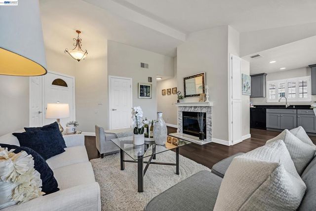 5012 Lakeview Dr 200, San Ramon, CA 94582