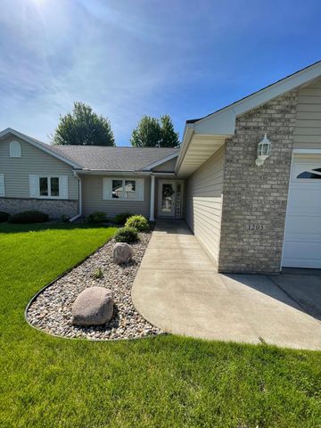 1205 26th Street SW, Austin, MN 55912