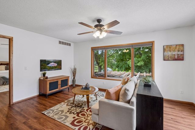 5524 W 137th Street, Savage, MN 55378