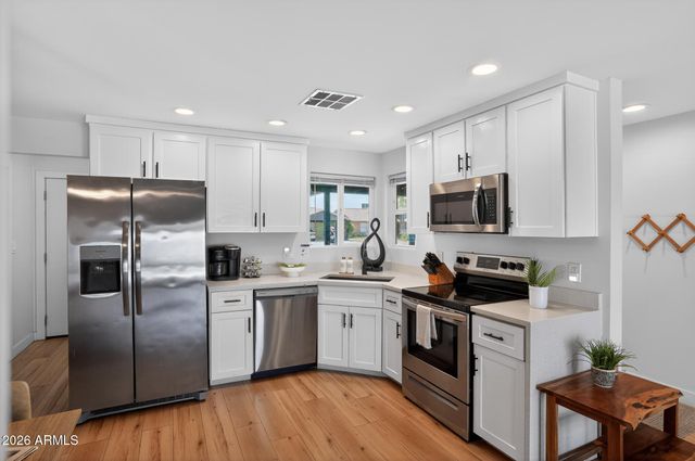 5510 W CAROL Avenue, Glendale, AZ 85302