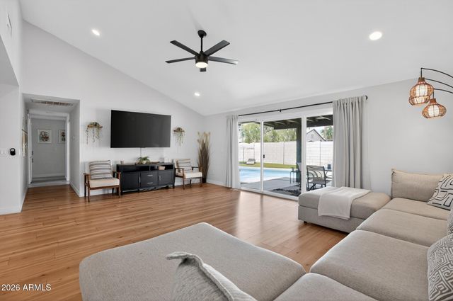 5510 W CAROL Avenue, Glendale, AZ 85302