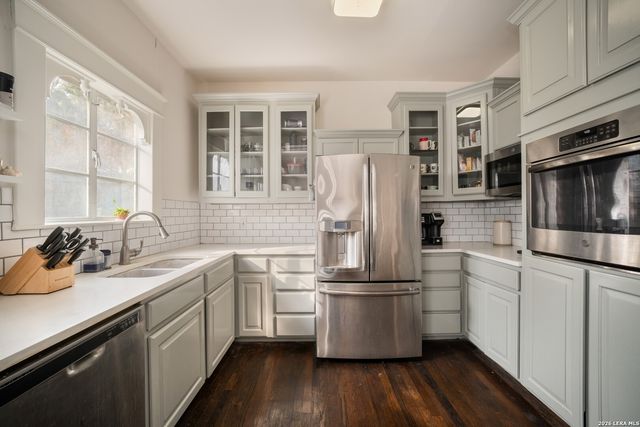 901 W Woodlawn, San Antonio, TX 78201