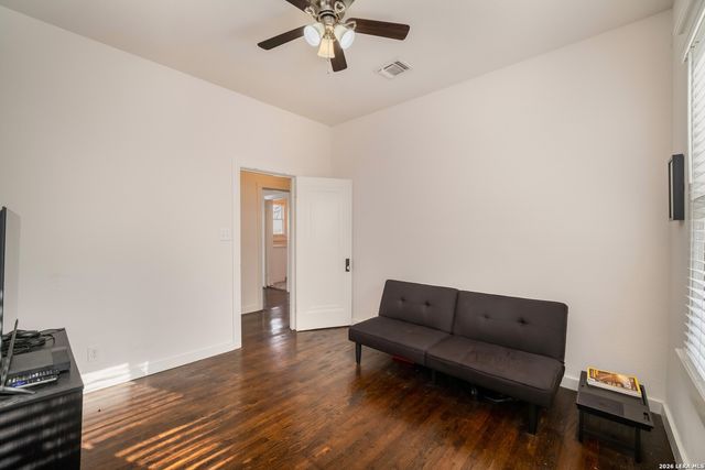 901 W Woodlawn, San Antonio, TX 78201