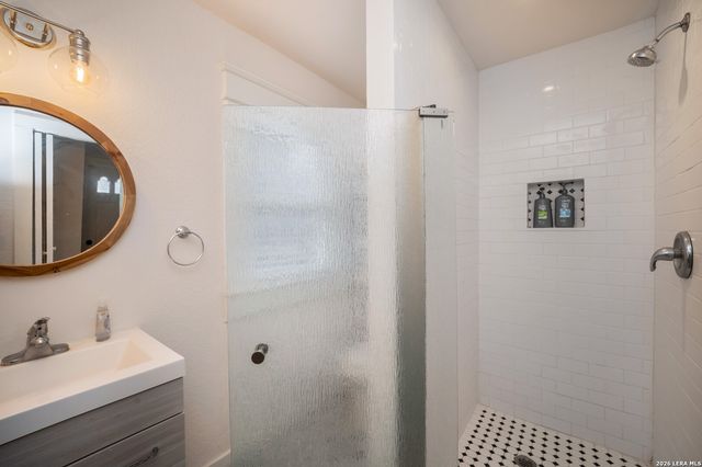 901 W Woodlawn, San Antonio, TX 78201