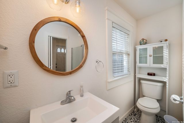 901 W Woodlawn, San Antonio, TX 78201