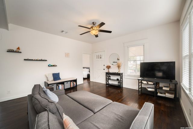 901 W Woodlawn, San Antonio, TX 78201