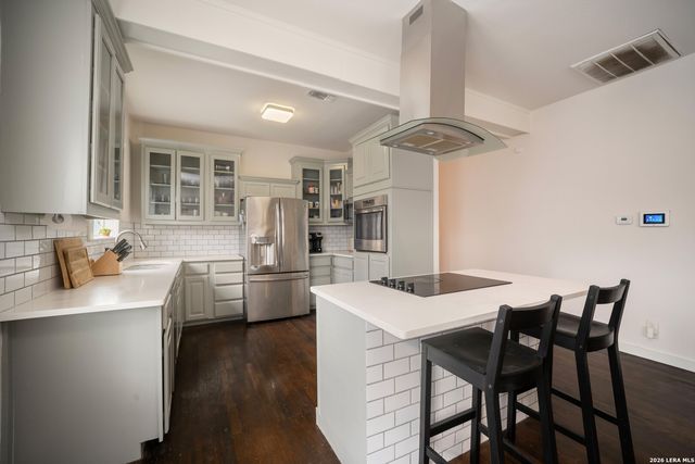 901 W Woodlawn, San Antonio, TX 78201