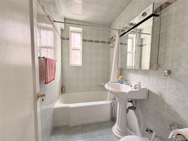 6385 Woodhaven Boulevard 5A2, Rego Park, NY 11374