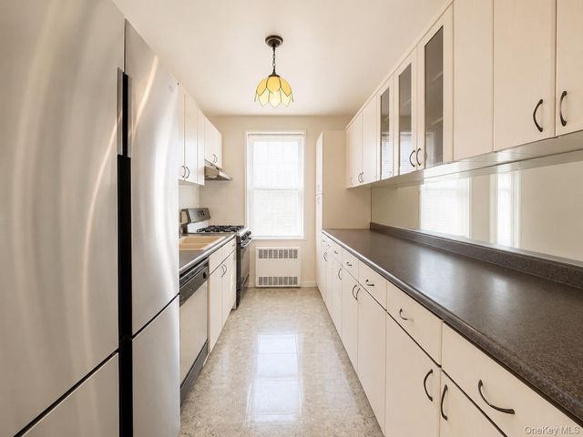 6385 Woodhaven Boulevard 5A2, Rego Park, NY 11374