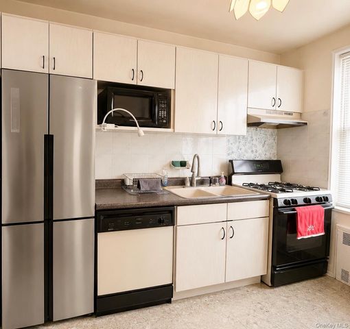 6385 Woodhaven Boulevard 5A2, Rego Park, NY 11374