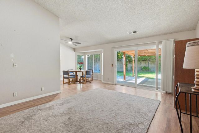 9169 Falcon Creek Cir, Elk Grove, CA 95624