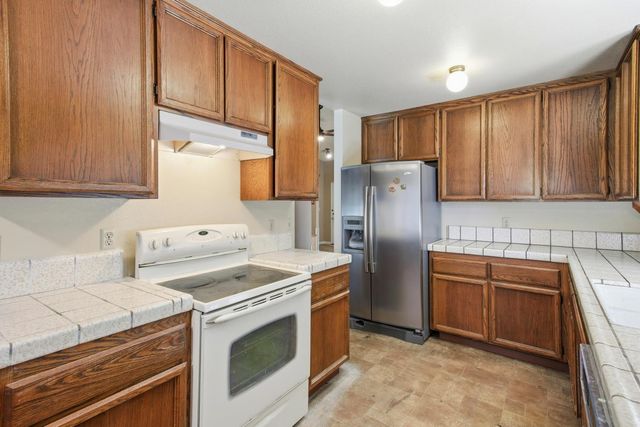 9169 Falcon Creek Cir, Elk Grove, CA 95624