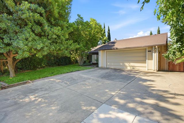 9169 Falcon Creek Cir, Elk Grove, CA 95624