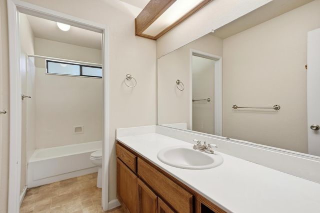 9169 Falcon Creek Cir, Elk Grove, CA 95624