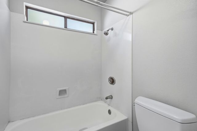 9169 Falcon Creek Cir, Elk Grove, CA 95624