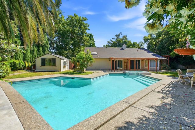9169 Falcon Creek Cir, Elk Grove, CA 95624