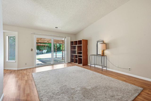 9169 Falcon Creek Cir, Elk Grove, CA 95624