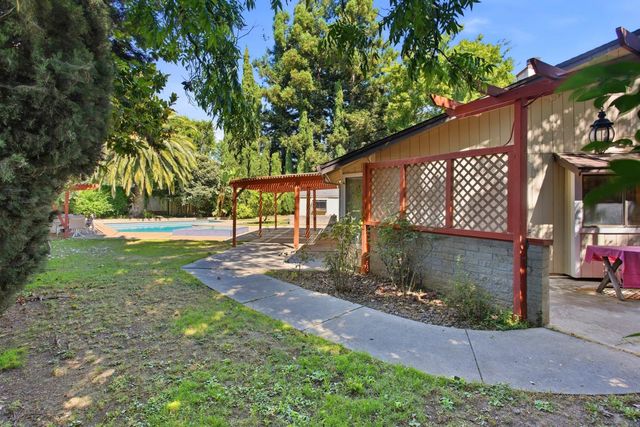 9169 Falcon Creek Cir, Elk Grove, CA 95624
