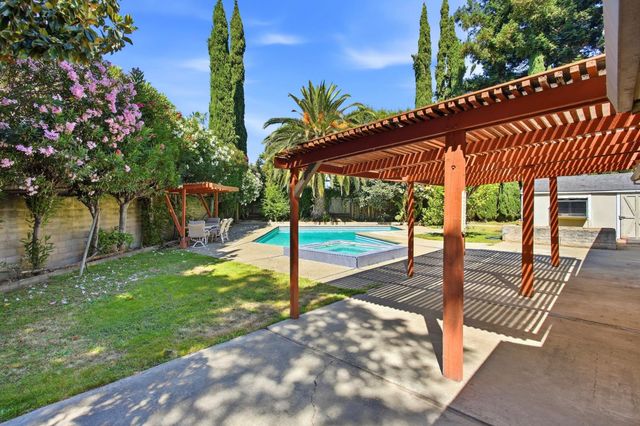 9169 Falcon Creek Cir, Elk Grove, CA 95624