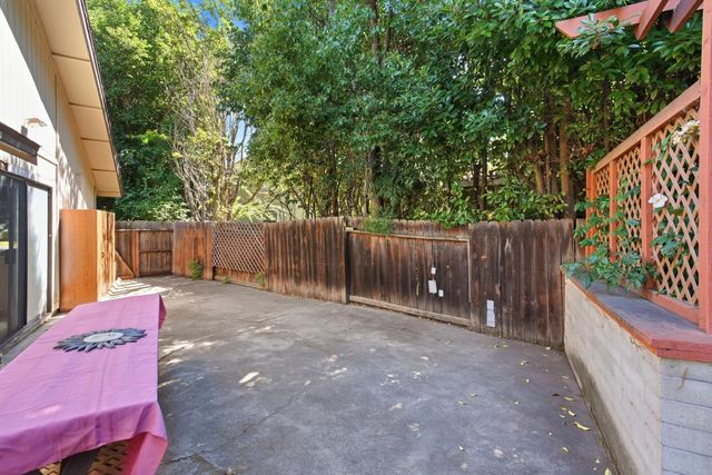 9169 Falcon Creek Cir, Elk Grove, CA 95624