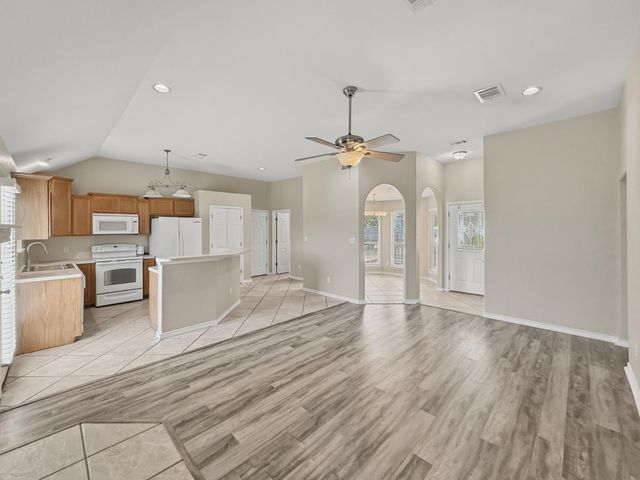 125 Barton RD, San Marcos, TX 78666