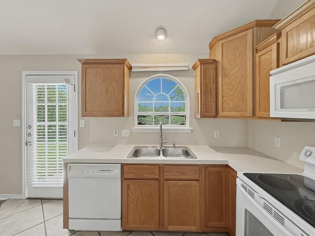 125 Barton RD, San Marcos, TX 78666