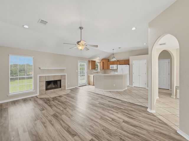 125 Barton RD, San Marcos, TX 78666