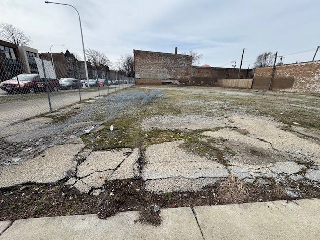 131 E 43rd Street, Chicago, IL 60653